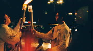 2008年8月，全體橙樹人參與奧運(yùn) 圣火傳遞活動，身體力行支持奧運(yùn)。