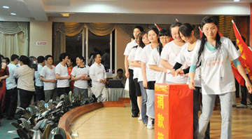 2010年3月，青海玉樹發(fā)生7.1級地震，全體橙樹 人再次第一時間行動起來為災(zāi)區(qū)人民進(jìn)行募捐活動